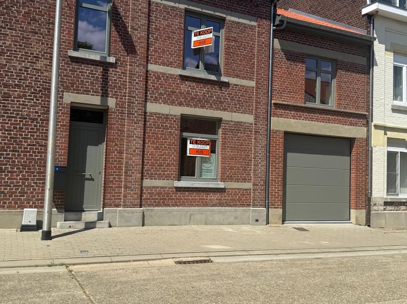 TE KOOP woning te RIEMST !<br />
<br />
Wij verkopen onze verrassend ruime, energiezuinige topwoning met troeven van een halfopen bebouwing<br />
3770