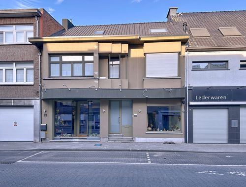                                         Handelsgelijkvloers te koop in Aartselaar, € 217.500
