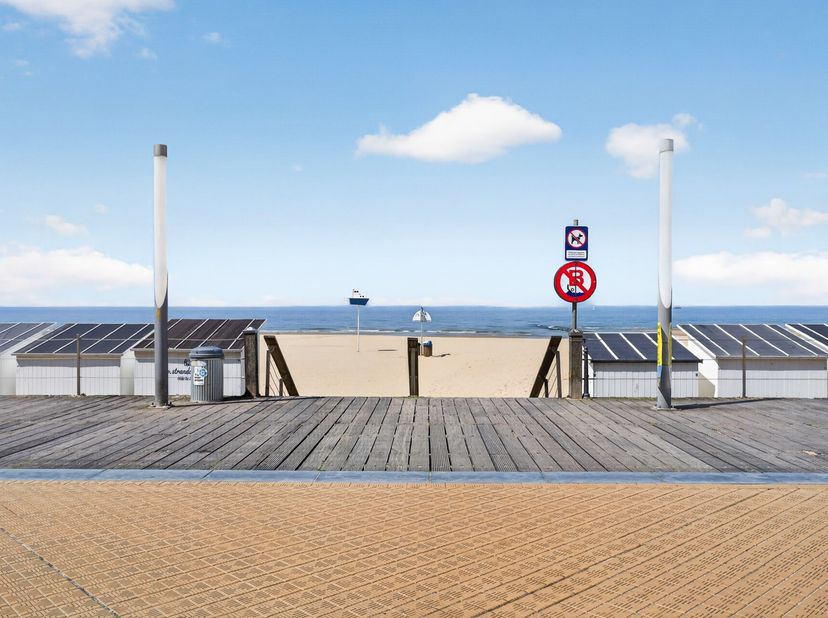 Idéalement situé à Ostende, à moins de 100 mètres de la plage, cet appartement d'une chambre entièrement rénové est prêt à emménager. Grâce à son empl