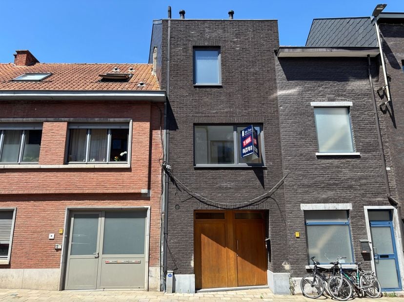 Op zoek naar een comfortabele en energiezuinige woning met 3 slaapkamers en 2 badkamers in Leuven centrum? Dan is dit een absolute topper !<br />
<br