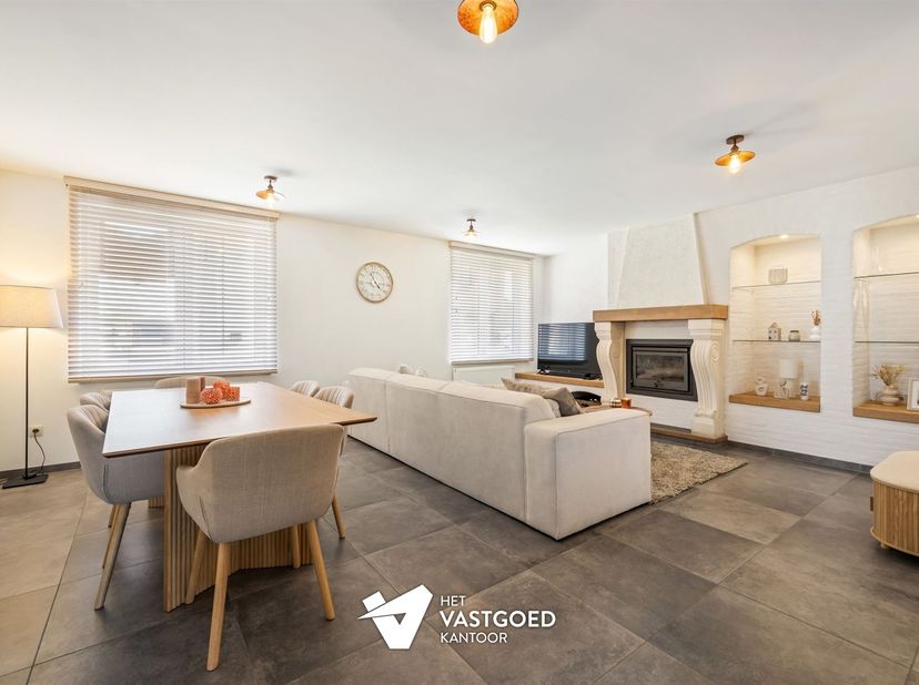 Recent gerenoveerde woning met 3 slaapkamers op perceel van 8 are op centrale ligging in Beringen (Stal).<br />
<br />
Belangrijkste troeven: <br />