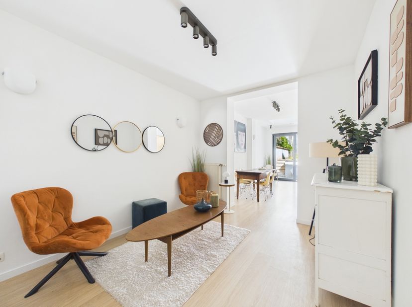 Ukkel – Gemeubeld Appartement met Tuin<br />
Dit lichte appartement is gelegen in het hart van de residentiële wijk Chaussée d'Alsemberg in Ukkel en b