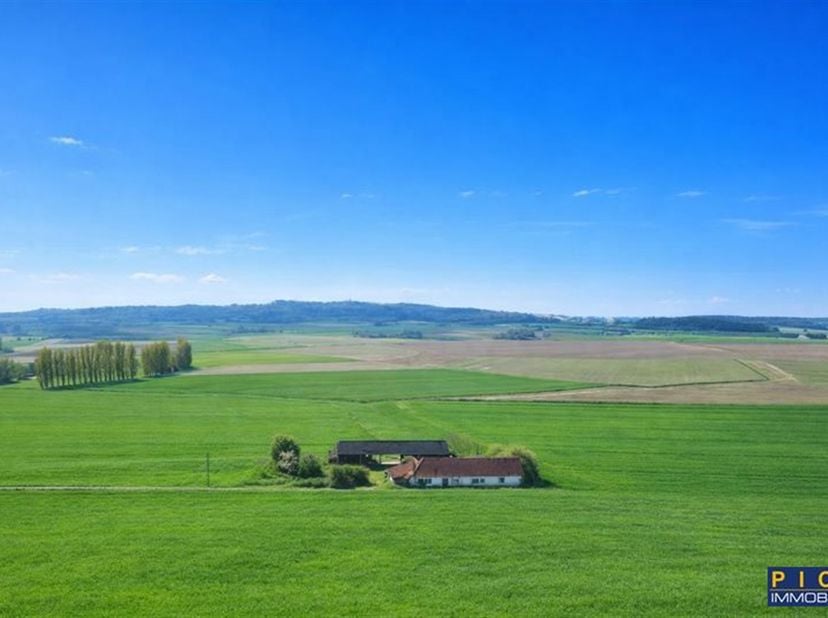 Exceptionnelle situation sur les flancs du Mt St Aubert pour cette fermette à rénover ou à reconstruire, fermette de plain pied comprenant ; séjour, c