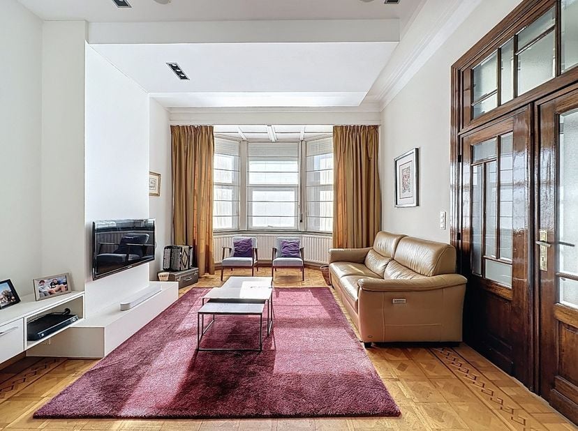 Op een uitstekende locatie in Leuven bevindt zich deze prachtige, statige woning waar authentieke charme en hedendaags comfort naadloos samenkomen. Ac