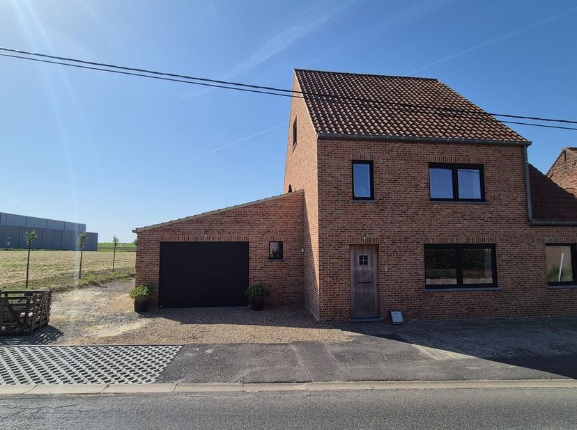 Startprijs bedraagt € 585.000,00.&amp;nbsp; Elk prijsvoorstel vanaf deze prijs zal worden voorgelegd aan de eigenaars die zich het recht voorbehouden dat