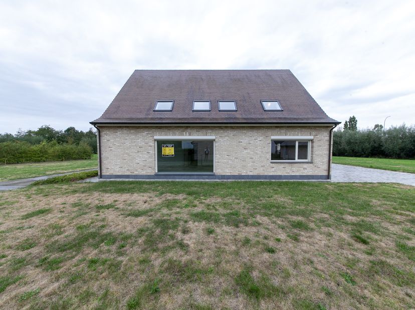Huis te koop in Karmeldreef 83,
                    8790 Waregem