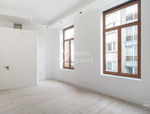                                         Studio met slaaphoek te koop in Elsene, € 295.000
