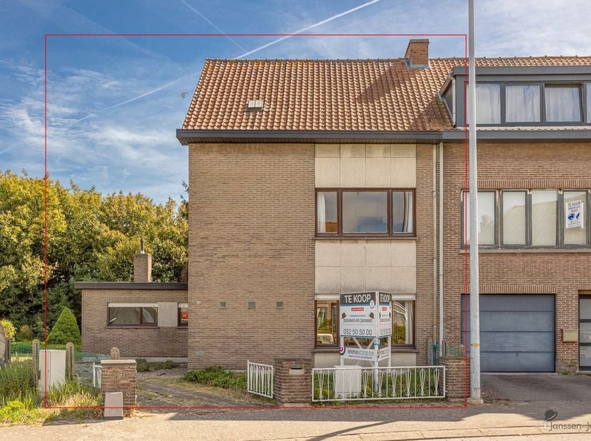 Welkom in deze ruime &amp; lichte halfopen gezinswoning gelegen in Hamme. <br />
Het pand werd zorgvuldig ontworpen zodat de aanwezige ruimtes maximaal b