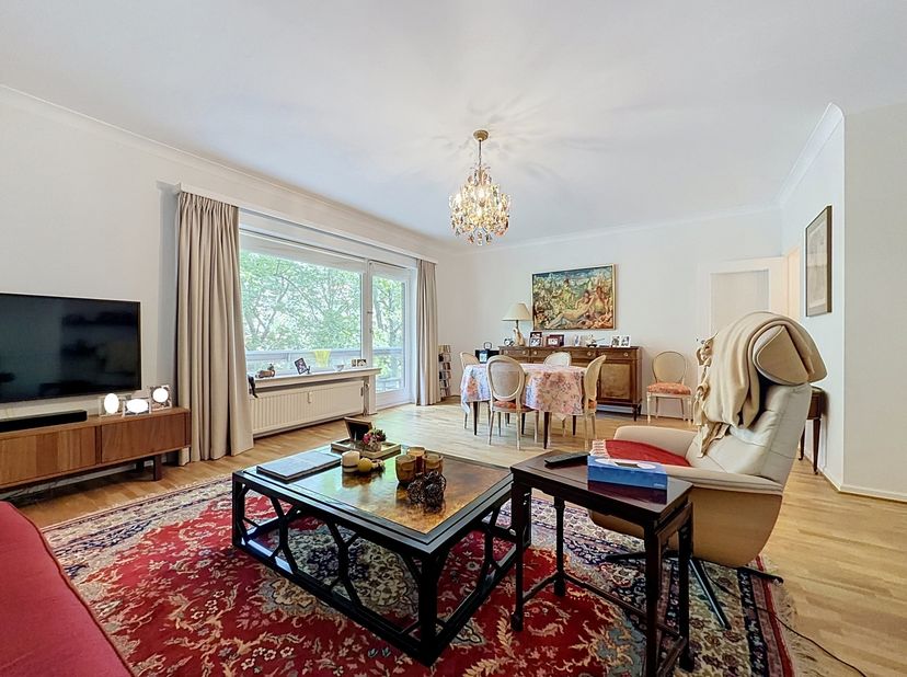 RESIDENCE SERVICE. Ukkel, gelegen in een rustige en groene omgeving vlakbij Churchill en het Brugmannpark. De residentie „Messidor“ biedt u een mooi e
