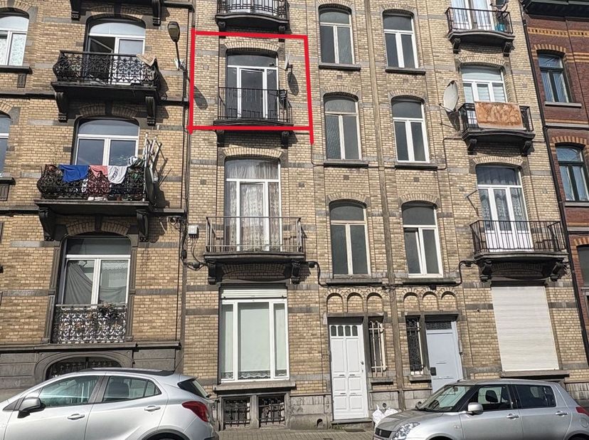 Forest: Dans un quartier de plus en plus recherché (Wielemans Ceuppens), Nous vous présentons cet appartement de +/- 72m² situé au 2ème étage + balcon