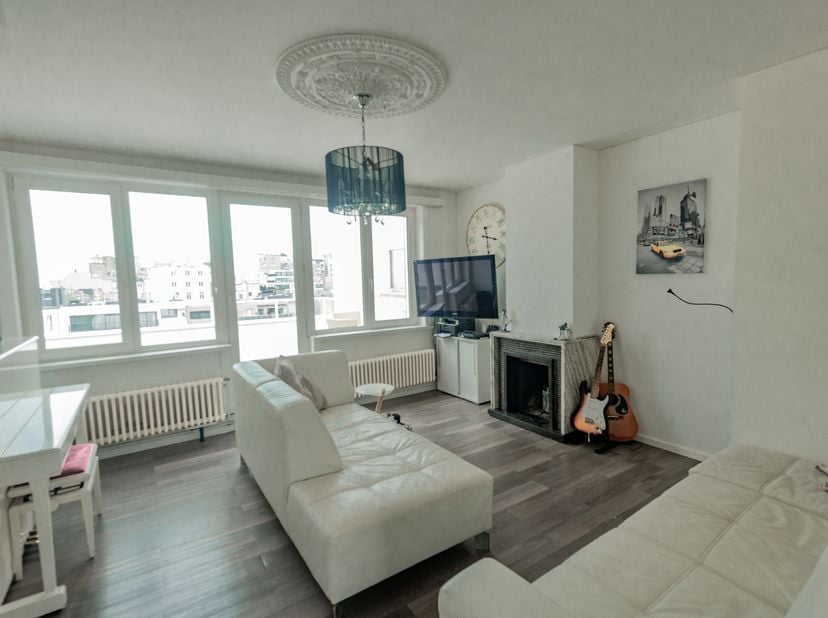 Welgelegen penthouse met mooi zicht op het wapenplein met living, geïnstalleerde keuken, badkamer met inloopdouche, 1 slaapkamer en ruime terrassen vo