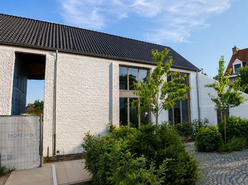 Stijlvolle vakantiewoning met hoogwaardige afwerking, gelegen aan de Maas op Domein Mase, in het pittoreske Aldeneik<br />
Troeven<br />
- Unieke ligg