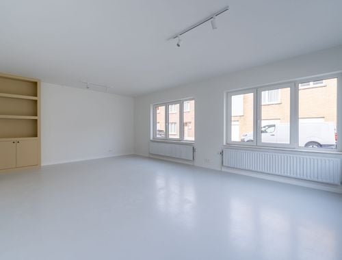                                         Kantoor te koop in Sint-Pieters-Leeuw, € 125.000
