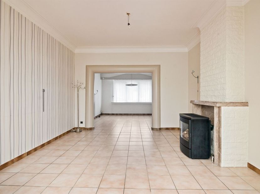 Woning (168 m²) met vier slaapkamers en ruime tuin<br />
Ligging:<br />
Deze woning is gelegen in de Krugerstraat in Hoboken, op een centrale en vlot
