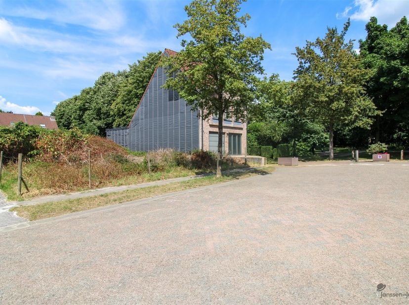 Terrain à bâtir 540 m² pour construction fermée (2 terrains possibles)<br />
Ce terrain à bâtir est situé dans une rue calme et sans issue, à côté du