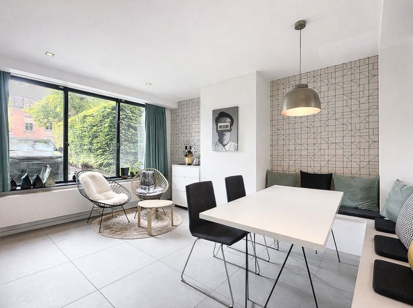 IXELLES - Entre le bois et l'Abbaye de la Cambre, à coté de la prestigieuse avenue Franklin Roosevelt, cet APPRTEMENT (2ch/2sdb) meublé ou non meublé