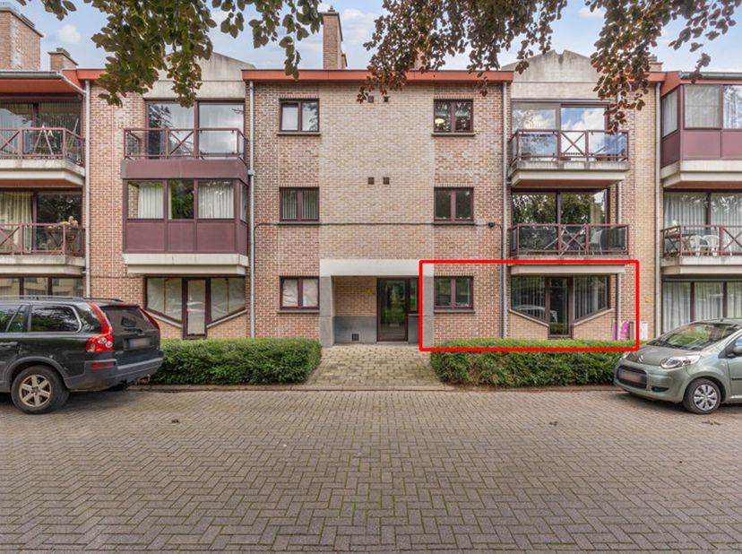 Dit woonappartement in Residentie Den Heckelaer 2 is rustig gelegen aan het Heilig Hartplein te Hasselt.<br />
Het bruisende stadscentrum van Hasselt