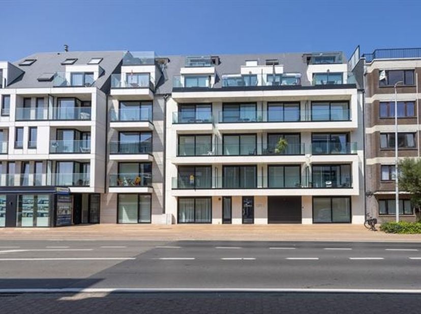 Recent en gemeubeld appartement in de nieuwbouwresidentie Capri II, ideaal gelegen vlak bij de Zeedijk en op wandelafstand van het winkelcentrum. Het