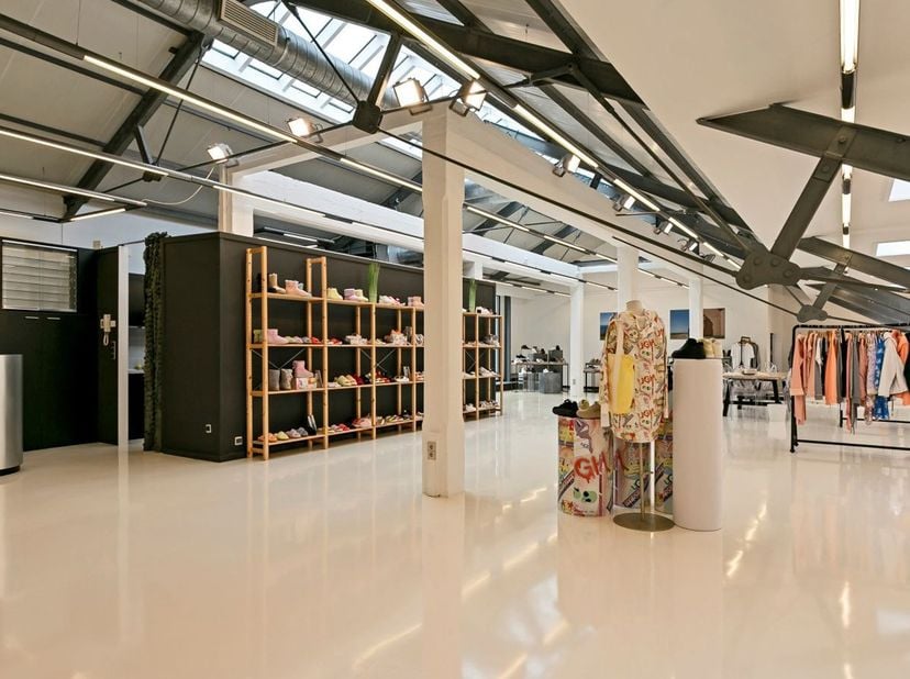 The Lofthouse is een van de eerste gerenoveerde pakhuizen op het Antwerpse Eilandje. Deze fraaie renovatie heeft een veelzijdig gebouw opgeleverd, dat