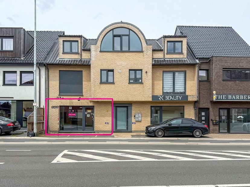 Handelsruimte gelegen aan de Guido Gezellelaan 122 te Heusden-Zolder<br />
<br />
Bent u op zoek naar een commerciële ruimte op een goed bereikbare lo