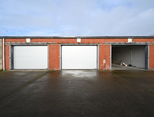                                         Magazijn zonder bureel te huur in Ardooie, € 300
