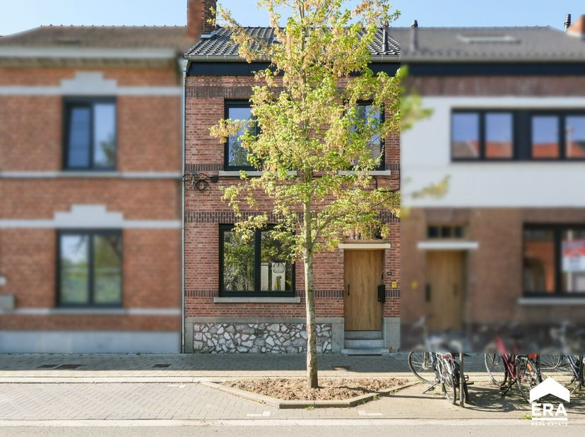 [[ CE BIEN PARTICIPE À LA JOURNÉE MAISONS OUVERTES ERA LE 13/6 DE 14:30 À 15:30 ]] À vendre : maison mitoyenne entièrement rénovée, prête à emménager,