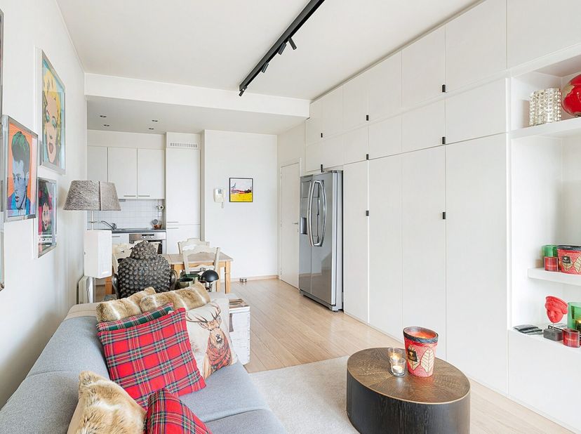 Leuk en instapklaar appartement met 1 slaapkamer, gelegen op de mooie Rederskaai te Zeebrugge. Een aantrekkelijke locatie voor jong en oud, waar u kun