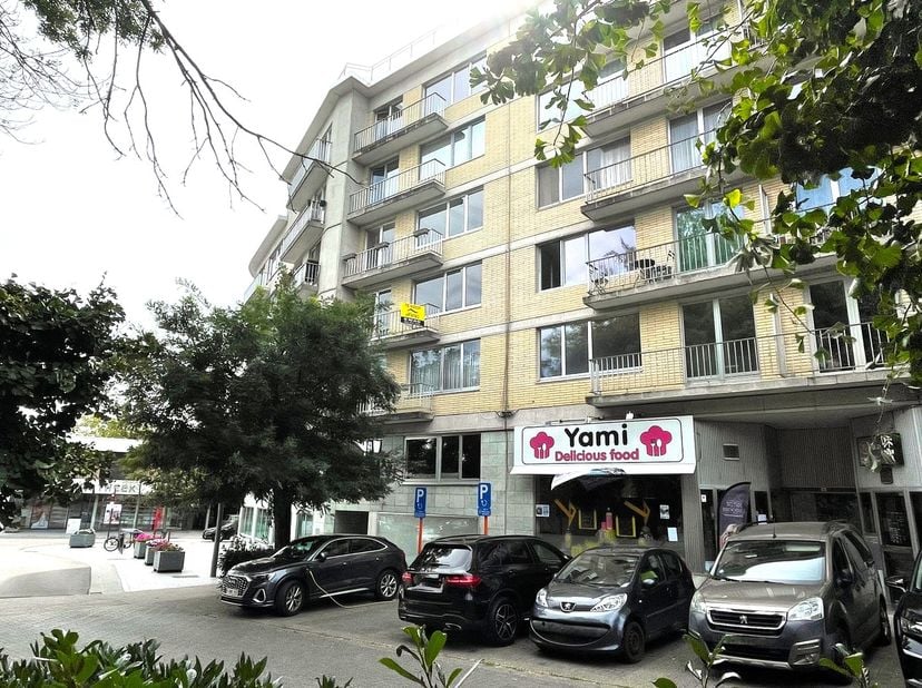 Cet appartement entièrement à rénover de 87m² est situé au 3ème étage, en plein cœur de Strombeek, et bénéficie d'un score EPC exceptionnel de B. Avec