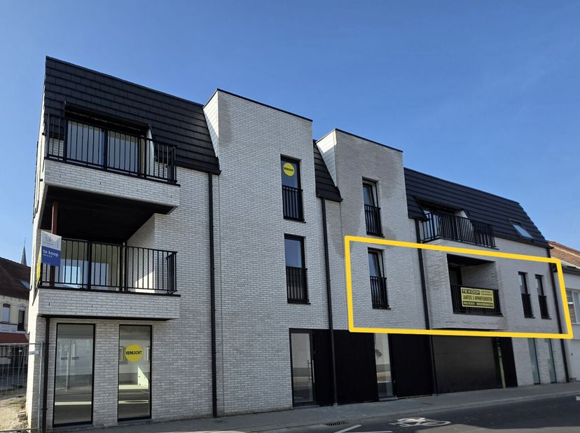 Ruim en lichtrijk nieuwbouwappartement met 2 slaapkamers in het centrum van Kuurne.<br />
Dit 2-slaapkamerappartement met hoogwaardige afwerking is ge