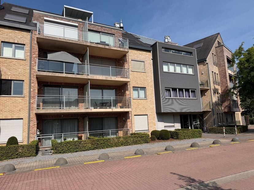 Appartement, gelegen in het centrum van Lanaken, in residentie "Le Soleil", op de 4de verdieping.<br />
Er zijn 2 liften in het gebouw.<br />
<br />
H
