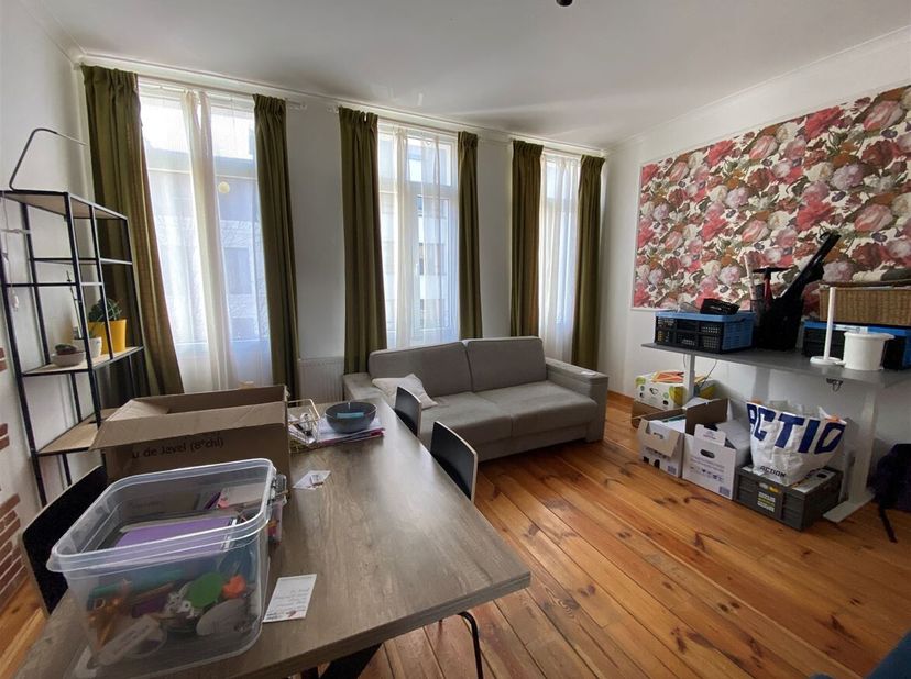Gemeubeld 1 slaapkamer appartement op ideale locatie!<br />
Indeling: Woonkamer, terrasje, keuken, badkamer, slaapkamer<br />
Beschrijving: We betrede