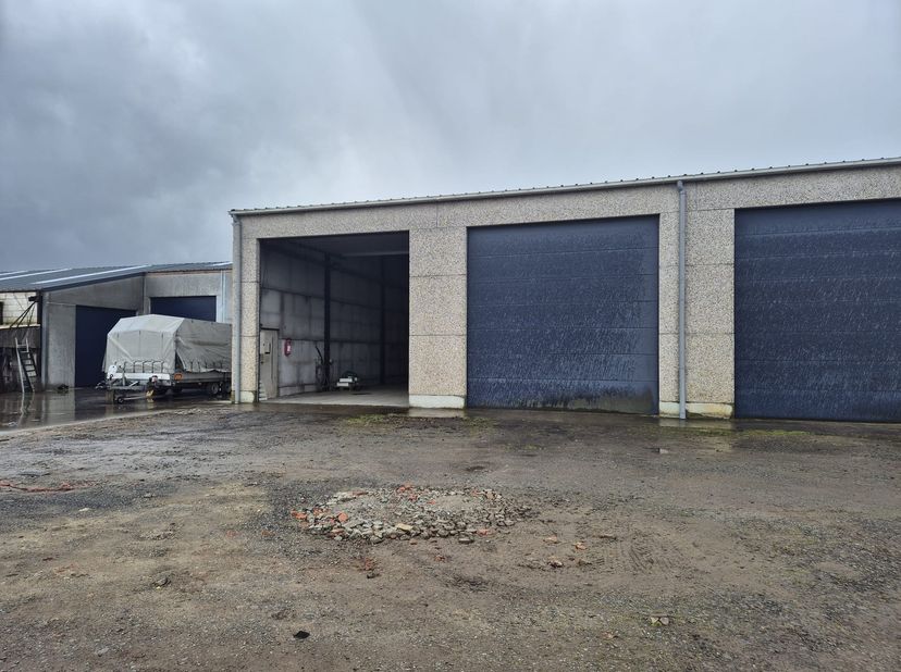 Loods van ca. 150 m² te huur op strategische ligging nabij de E17, ideaal voor opslagdoeleinden. <br />
Het pand is vlot bereikbaar en geschikt voor