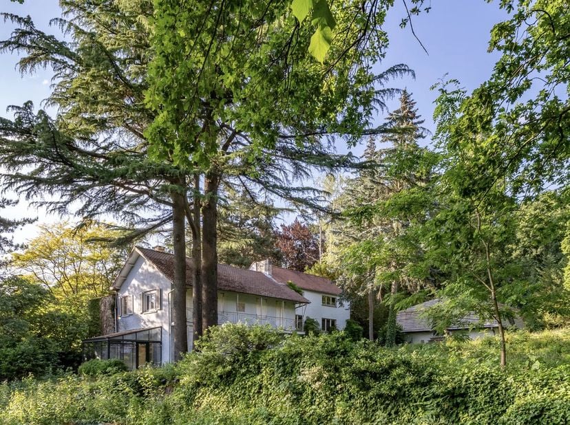Au cur du très prisé quartier du Kauwberg, découvrez un terrain rare de 20 ares, niché dans un environnement unique et verdoyant. À labri des regards,