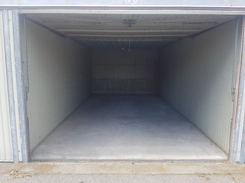 Garage te huur in Leegstraat 222,
                    8780 Oostrozebeke