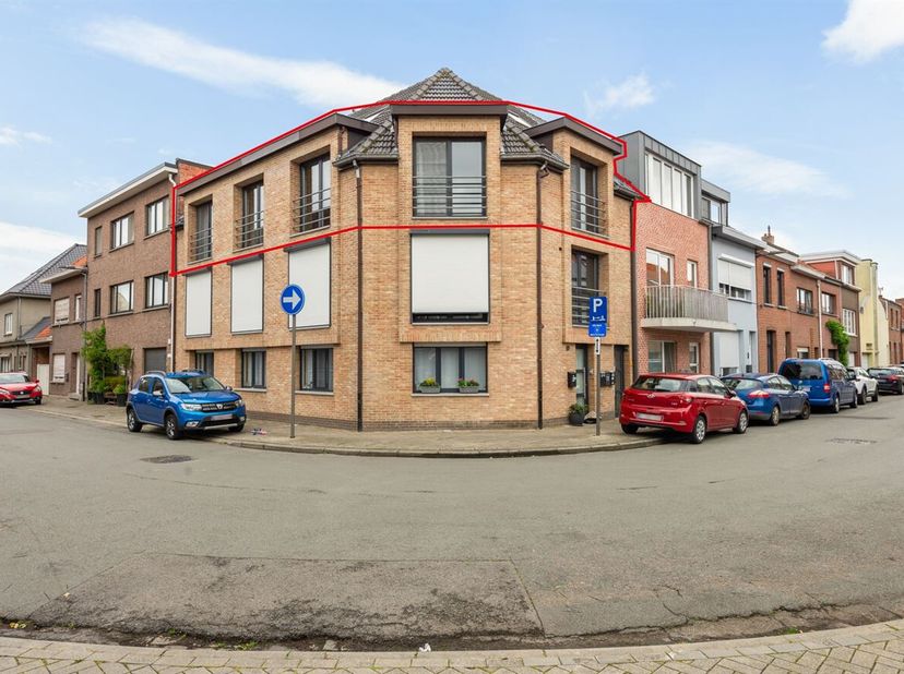 Appartement de deux chambres clé en main<br />
Situation :<br />
Située dans une rue résidentielle calme et agréable d'Ekeren, la Molenaarstraat 48 of