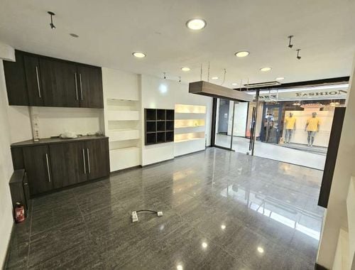                                         Handelsgelijkvloers te koop in Genk, € 125.000
