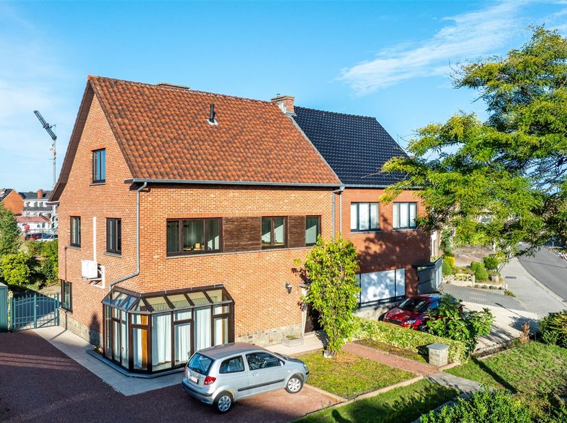 Degelijke gezinswoning met 4 slaapkamers in centrum Diepenbeek!<br />
<br />
Op de hoek van de Keizerstraat en Dr. J. Grouwelsstraat bevindt zich de