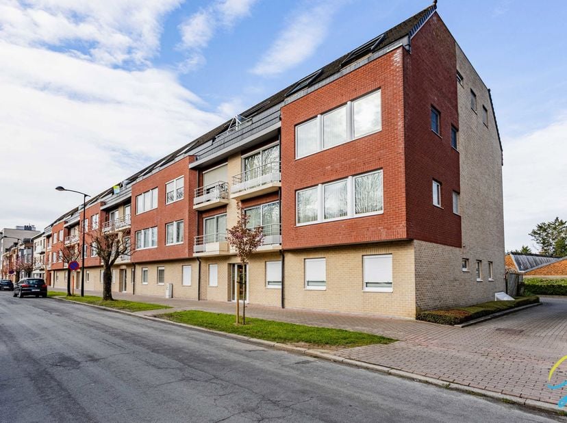 Ontdek dit instapklare en uitstekend gelegen appartement in Ronse, op wandelafstand van het centrum, winkels en scholen. Deze instapklare woning combi