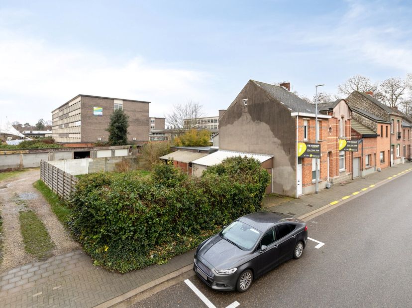 Deze bouwgrond voor geslotenbebouwing heeft een oppervlakte van 199,27 m² en is gunstig gelegen vlakbij/ in Mol-Centrum. De grond is gelegen in de gek