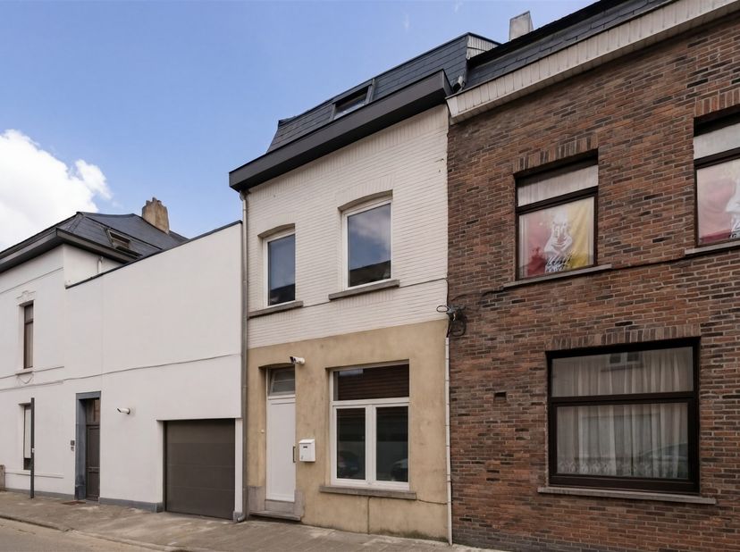 Mooie instapklare woning gelegen op wandelafstand van het centrum en stadspark te Aalst.<br />
De woning omvat op het gelijkvloers een ruime klare le