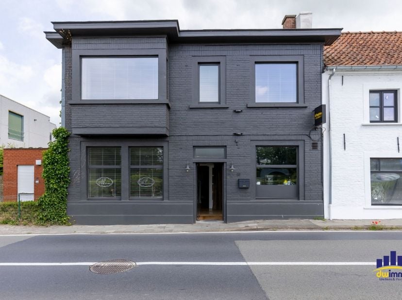 Bien professionnel à remettre
                    à 9920 Lovendegem