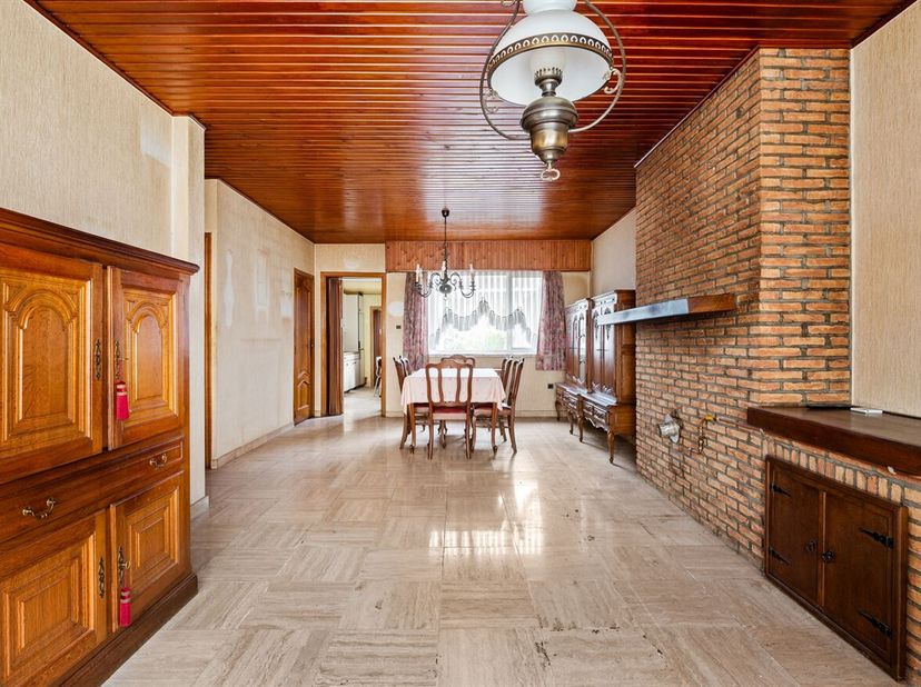 Te renoveren gezinswoning met 3 slaapkamers en tuin<br />
Deze te renoveren gezinswoning met 3 slaapkamers is gelegen in een rustige straat in Turnhou