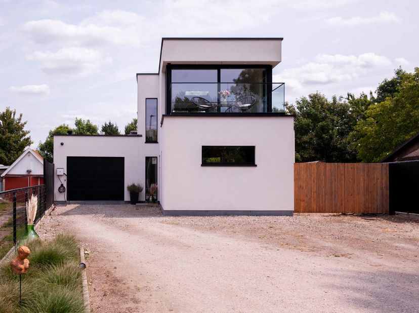 Vous recherchez l'équilibre parfait entre le calme et un emplacement privilégié ?<br />
<br />
Cette belle maison prête à emménager située à Drongen o