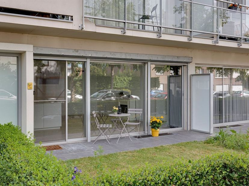 Cet appartement de plain-pied est situé sur la Schuurveldlaan, dans le quartier très prisé de Neerlandwijk à Wilrijk. Divers commerces, écoles, transp