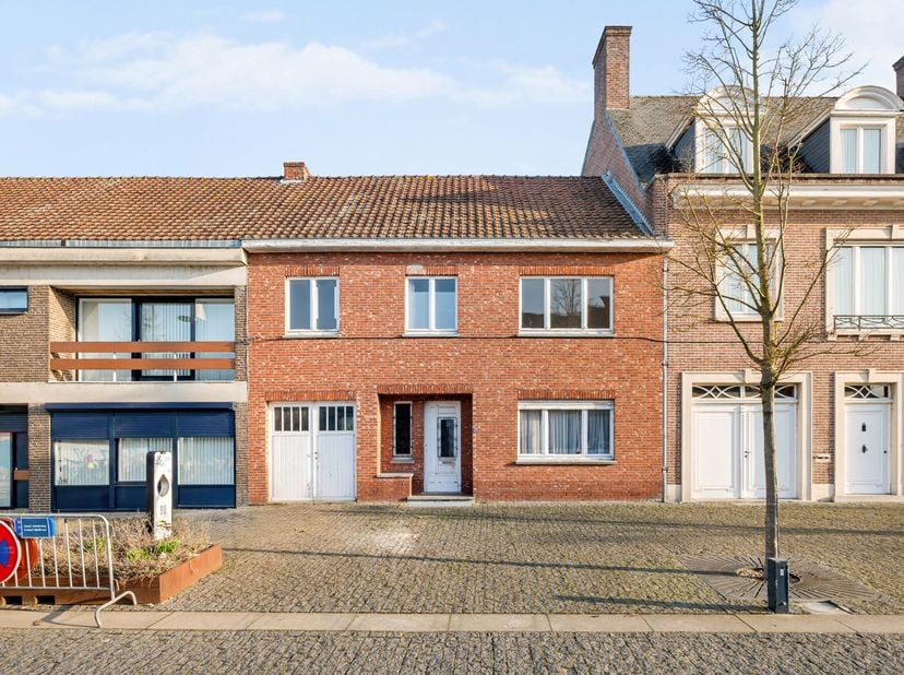 Bent u op zoek naar een eigendom met potentieel op een rustige, doch vlot bereikbare locatie? Dan is dit pand gelegen aan Laagdorp 21 te Alken absoluu
