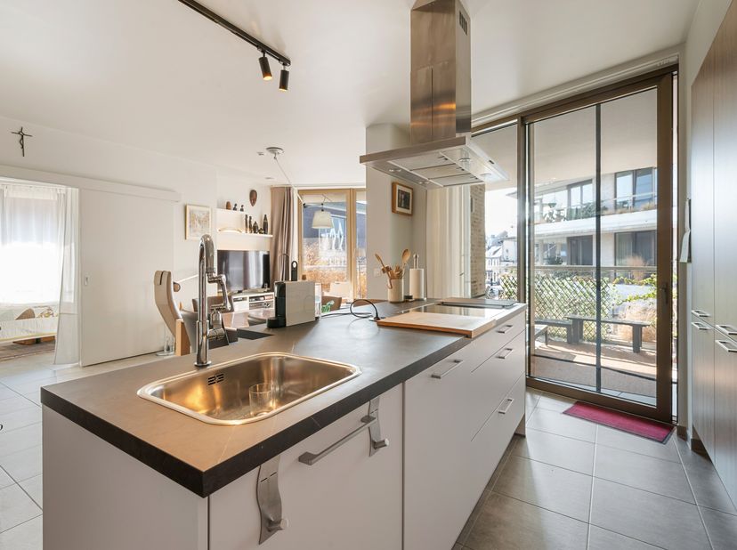 Op de eerste verdieping van de stijlvolle residentie 'De Bonnefant', gelegen aan de Bonnefantenstraat 10, bevindt zich een energiezuinige (verhuurde)