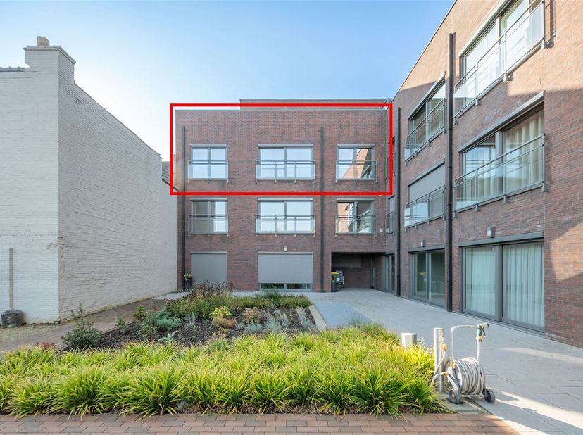Deze charmante assistentiewoning maakt deel uit van Residentie Gaudium, een moderne woonzorgresidentie met 64 erkende assistentiewoningen, gebouwd in