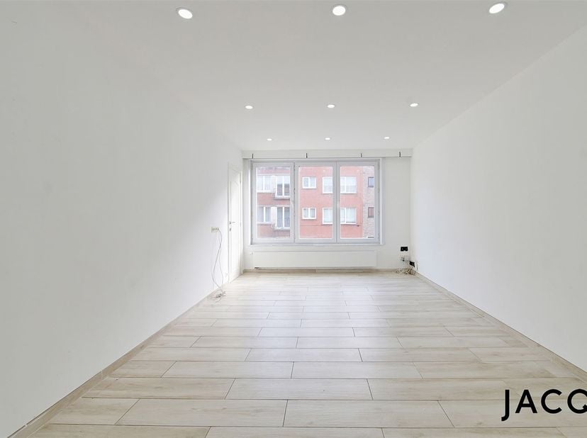 JACQ. Real Estate stelt u met plezier dit ruime en instapklare appartement in Deurne-Zuid voor.<br />
<br />
Dit appartement combineert modern woonc