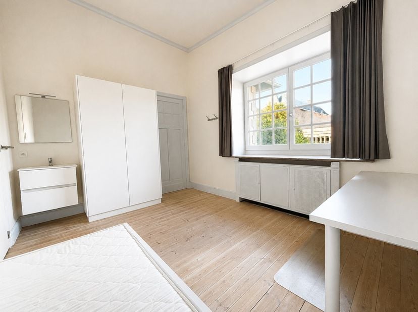 Studentenkamer met karakter in uniek Stadvilla.<br />
<br />
Ben jij op zoek naar een studentenkamer met nét dat tikkeltje extra?<br />
<br />
Ontdek