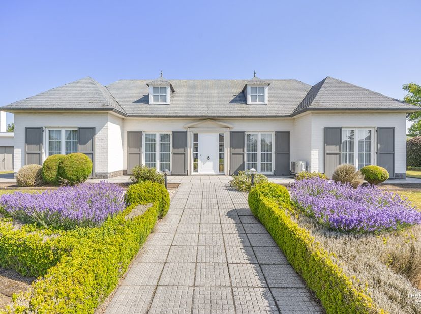 Statige villa met gelijkvloers wooncomfort op een toplocatie in Zonhoven.<br />
<br />
Op een rustige en residentiële locatie in Zonhoven, in de gelie